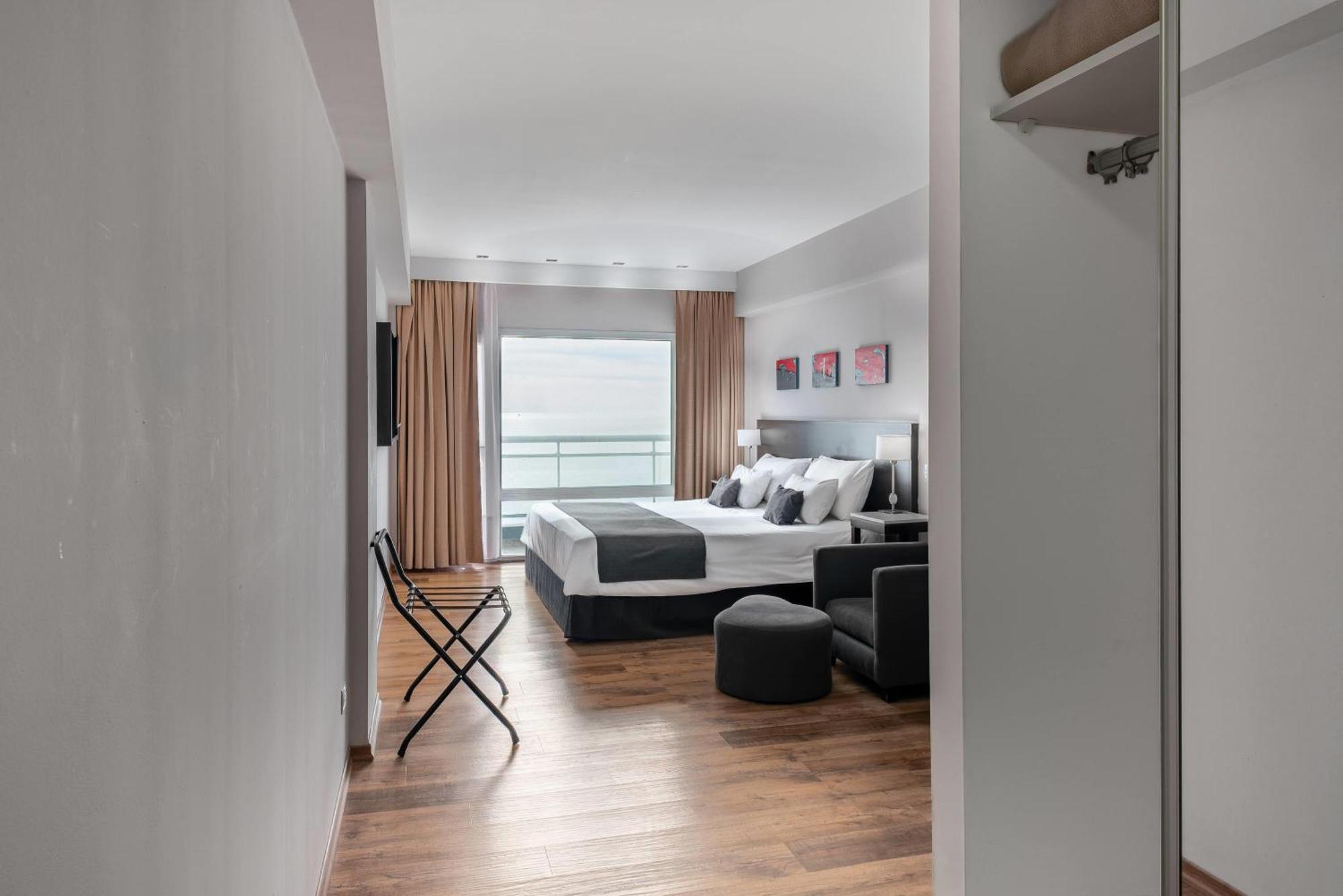 Queen or Twin Room with Balcony and Ocean View - Non-Smoking